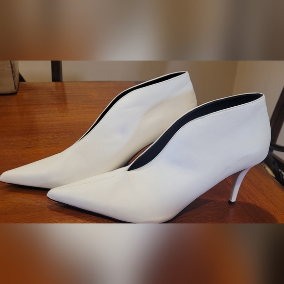 Zara v-vamp white bridal booties. Size 41. - Picture 6 of 8